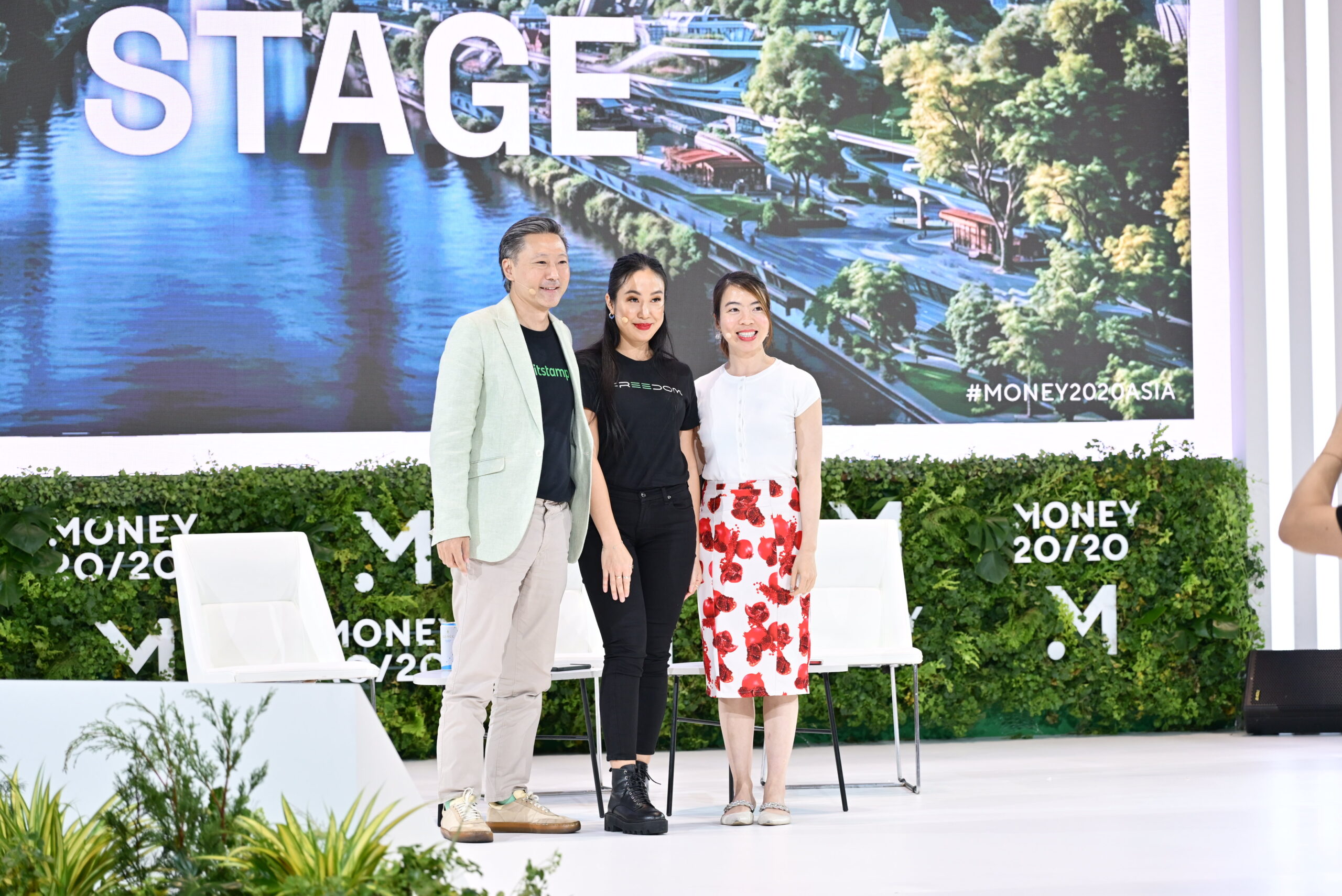 Panelists and Nicole (APAC DAO) took photos together